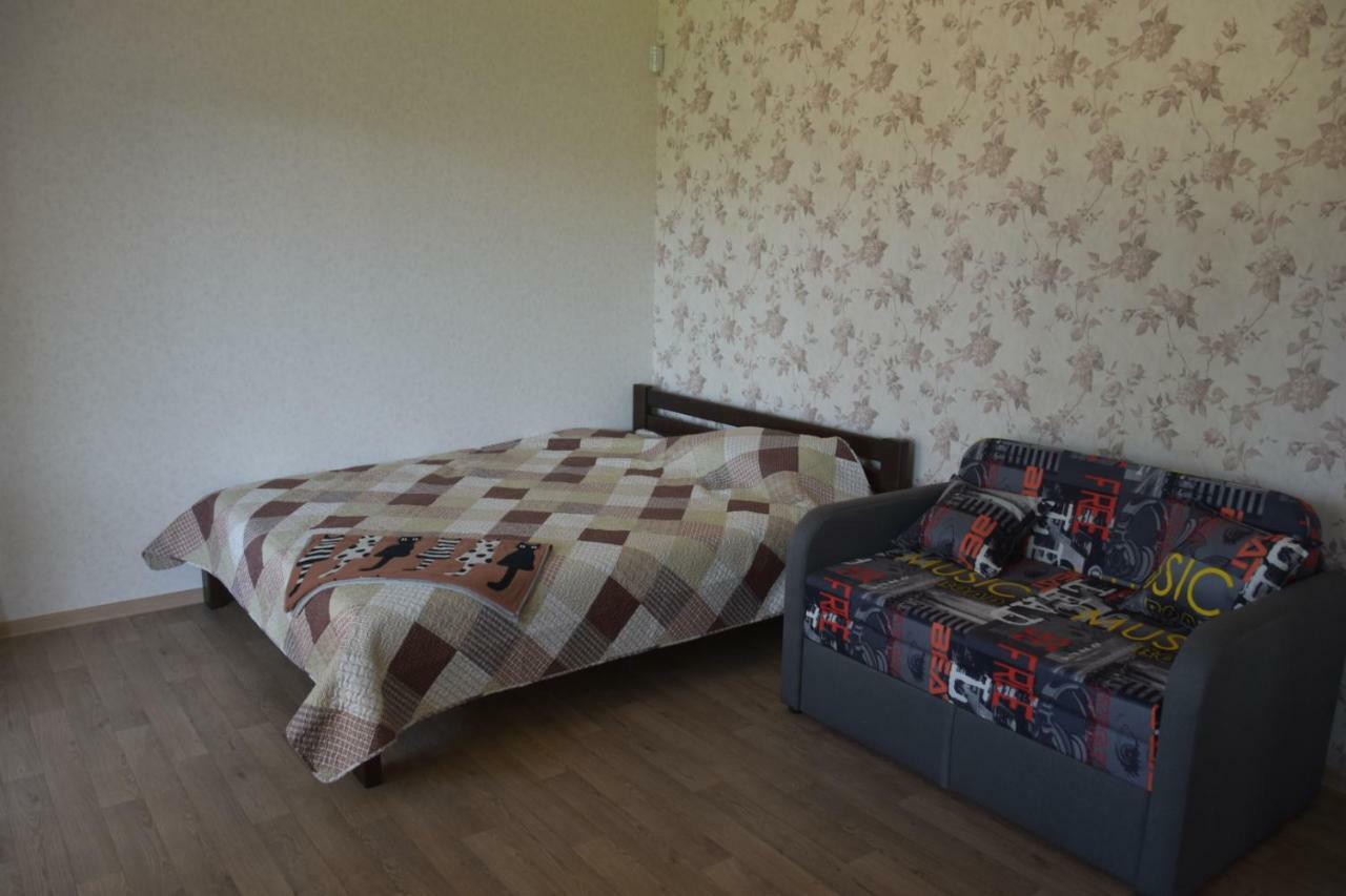 Три Кошки Hotel Chornomorsk Exterior photo