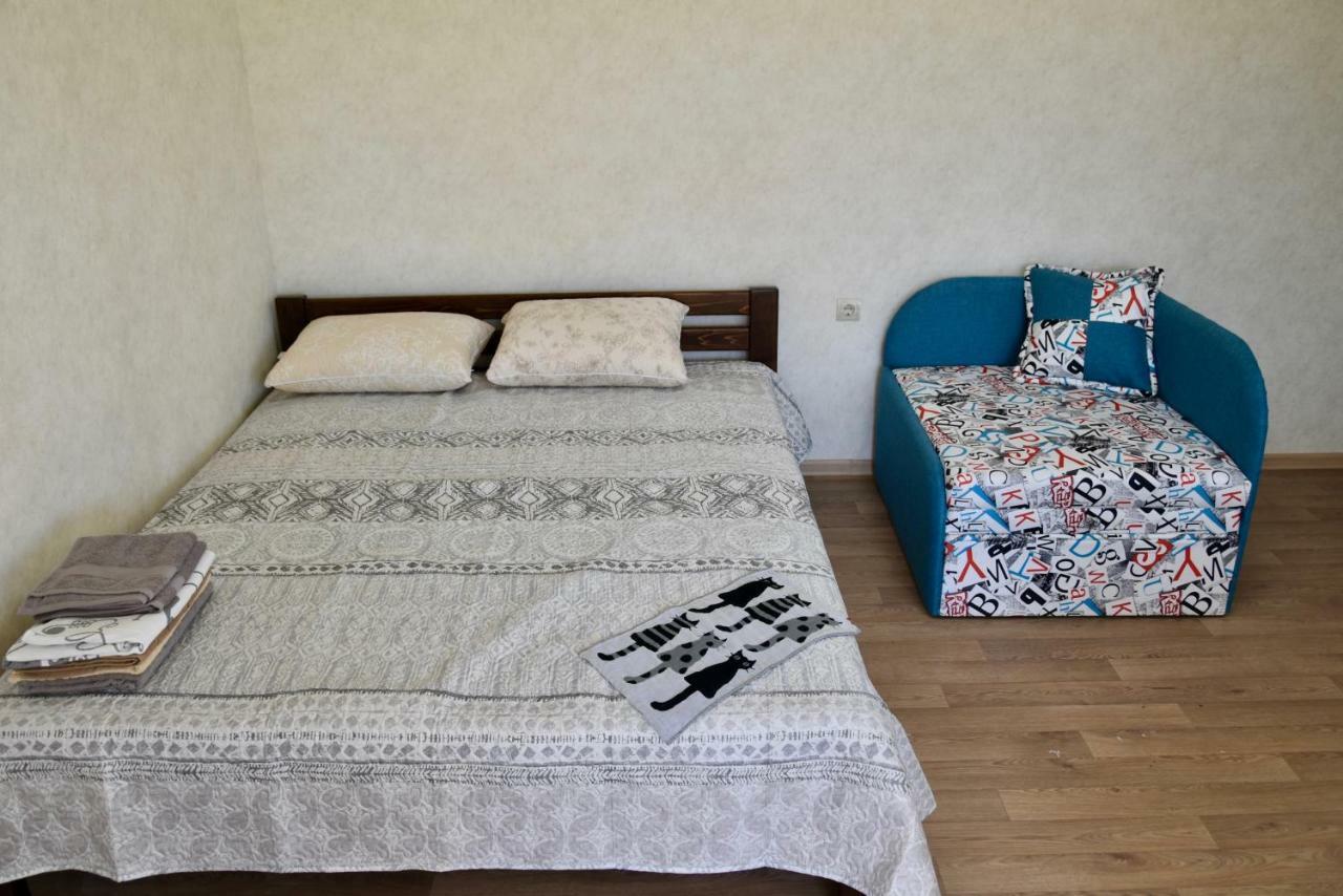 Три Кошки Hotel Chornomorsk Exterior photo